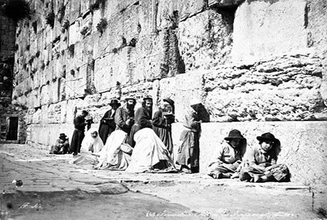 Worship at Western Wall 1870s.jpg