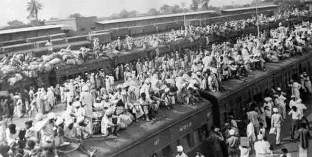 wagons-packed-with-Muslim-refugees-fleeing-to-Pakistan.jpg