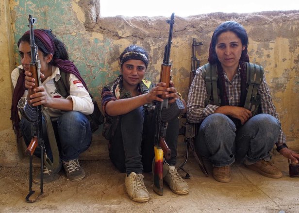 kurdish-female-fighters-7.jpg
